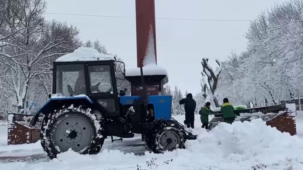 Уборка снега в Губкине