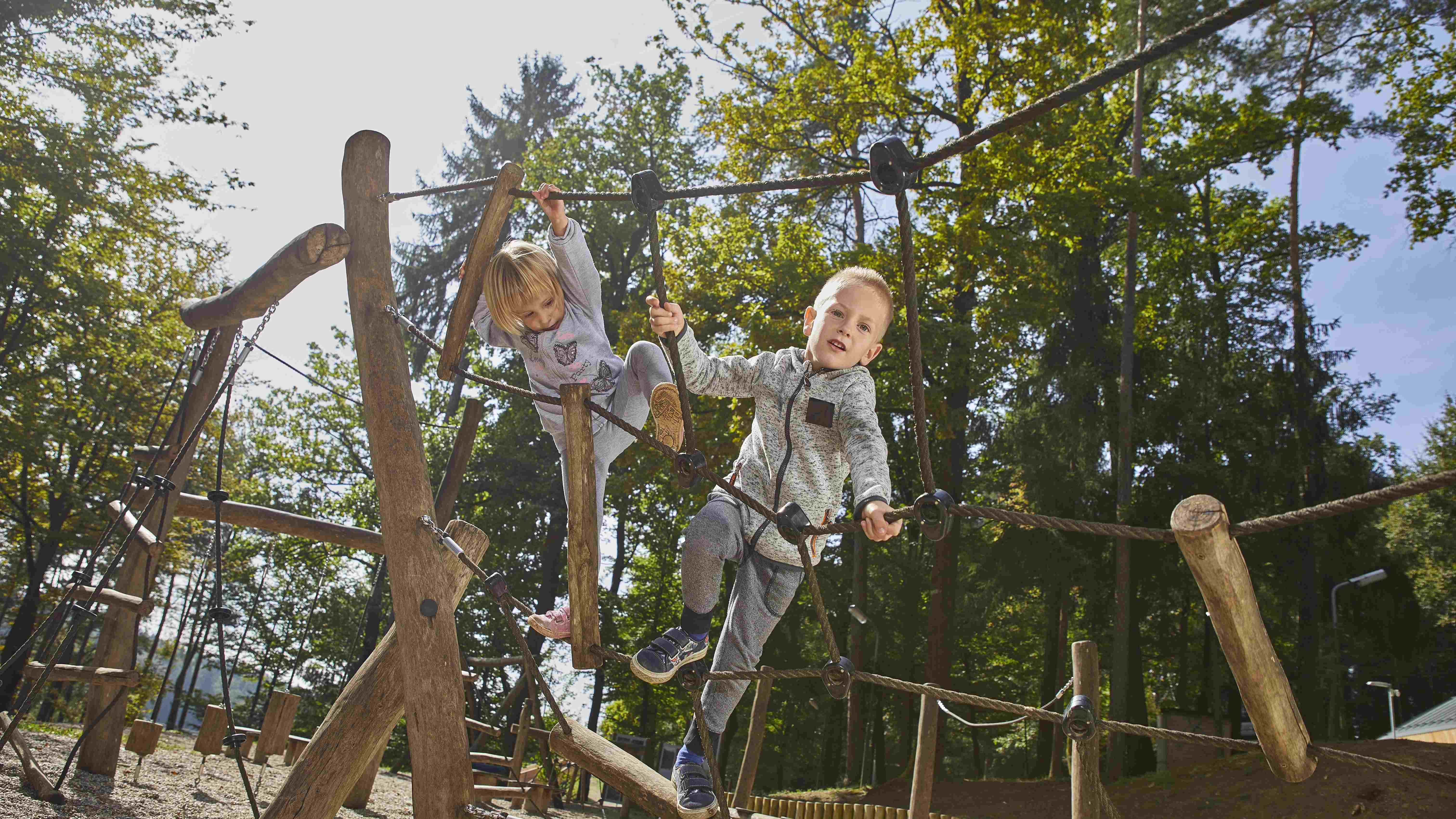 happy kids playing in the playground under the supervision of parentsВласти планируют отправить 2 000 белгородских детей на 21-дневную смену в детские лагеря разных регионов России