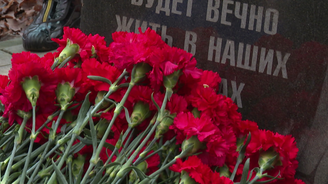 В Белгороде почтили память неизвестного советского лётчика, погибшего в годы ВОВ