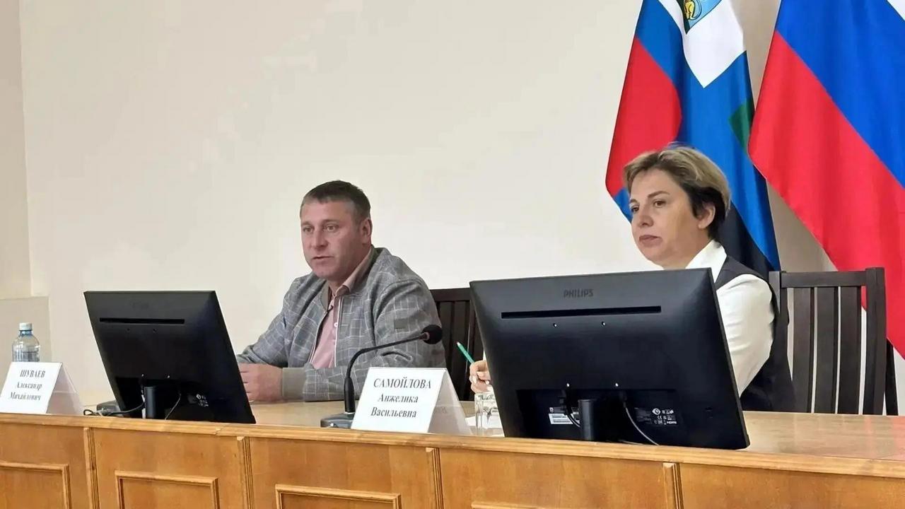  Александр Шуваев обсудил с вейделевцами  развитие округа