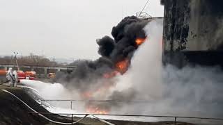 В Белгороде тушат пожар на нефтебазе