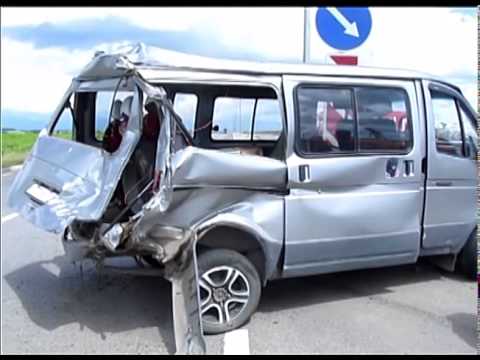 У поворота на село Батрацкие Дачи столкнулись сразу три автомобиля