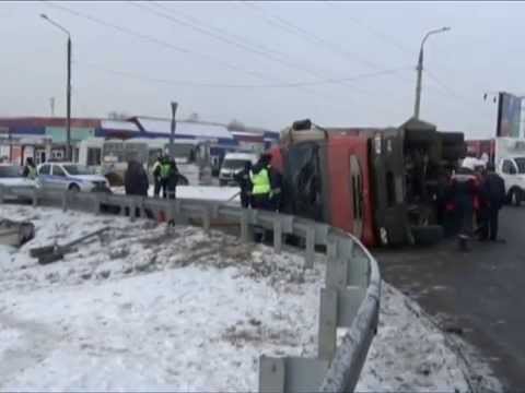 В Белгороде перевернулась фура