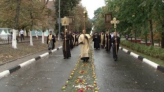 Масштабный крестный ход под дождем в Белгороде