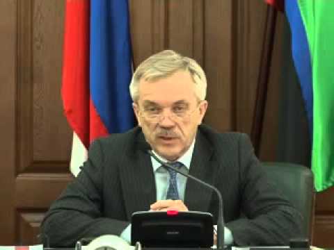 Губернатор призвал наложить запрет на курение в школах