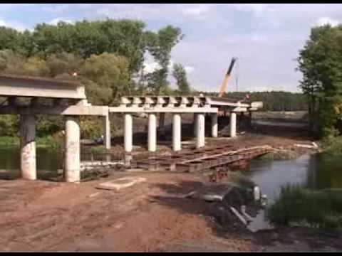 В Волоконовском районе строят мост через реку Оскол