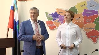 Наталии Полуяновой вручили удостоверение депутата областной думы