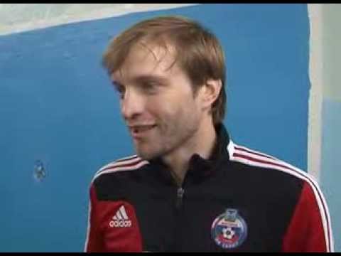 Футболисты «Салюта» сыграли товарищескую игру со школьниками
